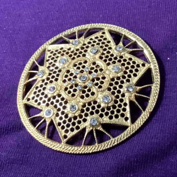 Vintage Gold Tone Brooch - Picture 1 of 3